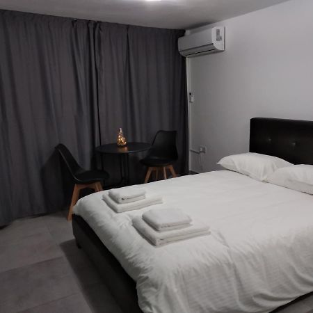 Cozy Place In The Heart Of Harbor Apartment Paphos Exterior photo